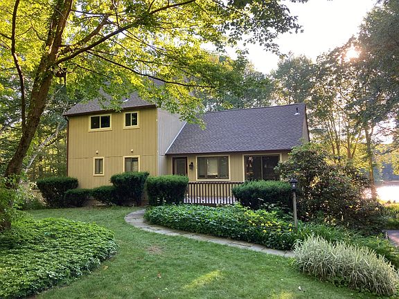 2nd image of 133 Lakeshore Dr
