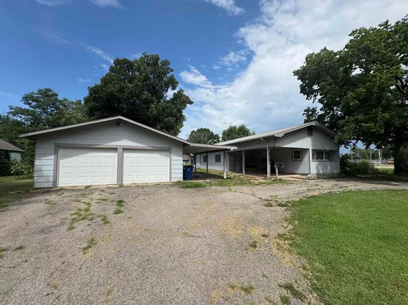 813 N School St, Eureka, KS 67045