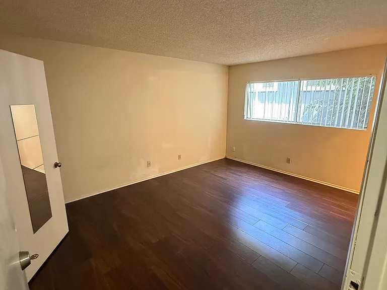 12701 Moorpark St #102 — Photo 7