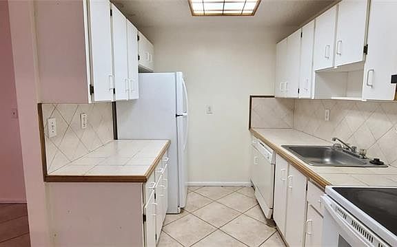 3rd image of 20760 NE 4th Ct APT 202