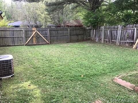 4th image of 3916 Chateau Dr