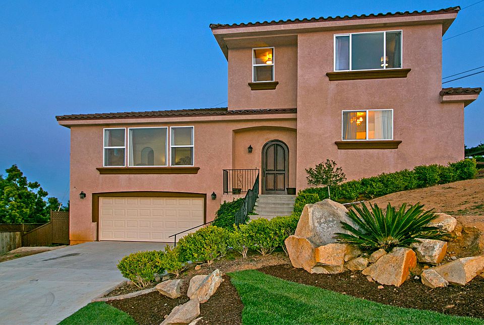1st image of 401 Washingtonia Dr