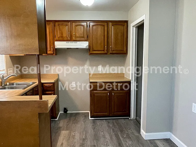 1173 Featherstone Rd — Photo 4