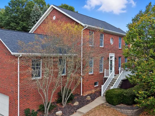 16 Stonegate Drive, Wheeling, WV 26003