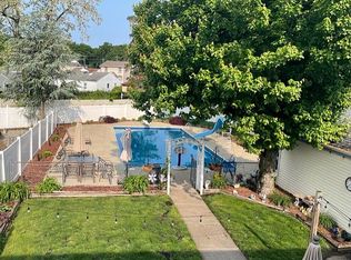 17 Becker Dr, Parlin, NJ 08859