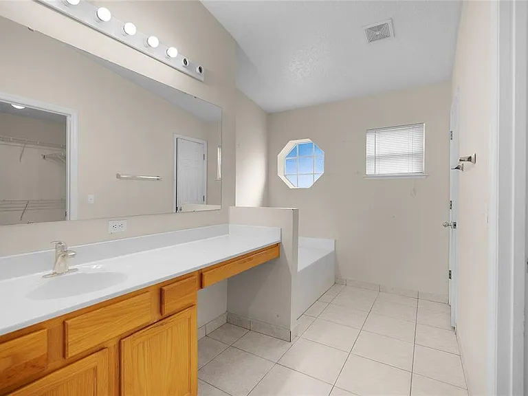 265 Jocelyn Dr — Photo 29