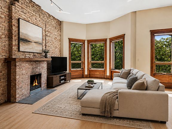 4th image of 3717 N Pine Grove Ave #3S