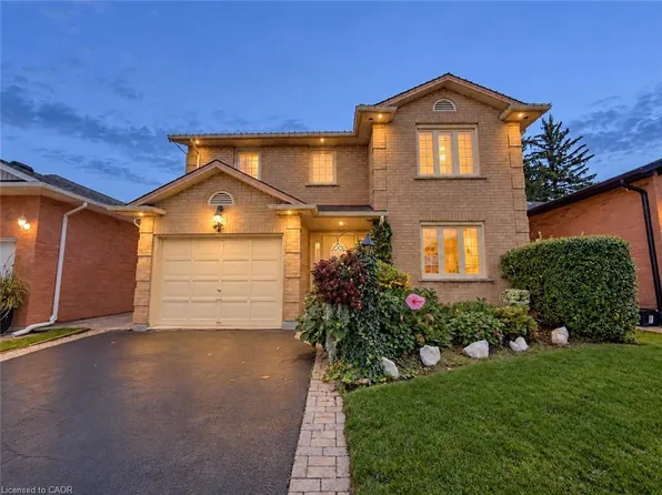 1236 Thorpe Rd, Burlington, ON L7S 2C9