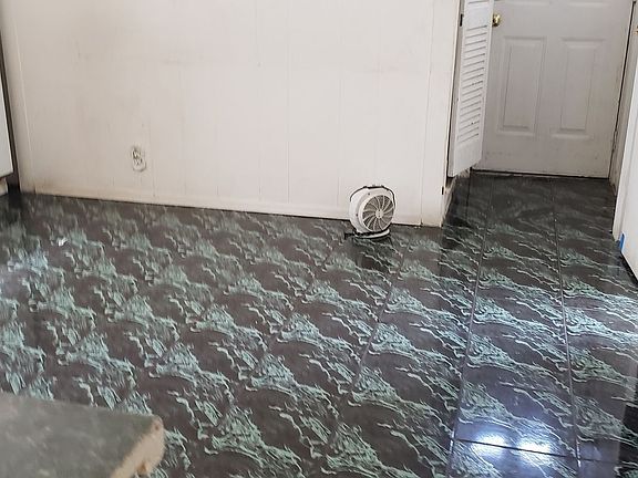 5th image of 9304 102nd St