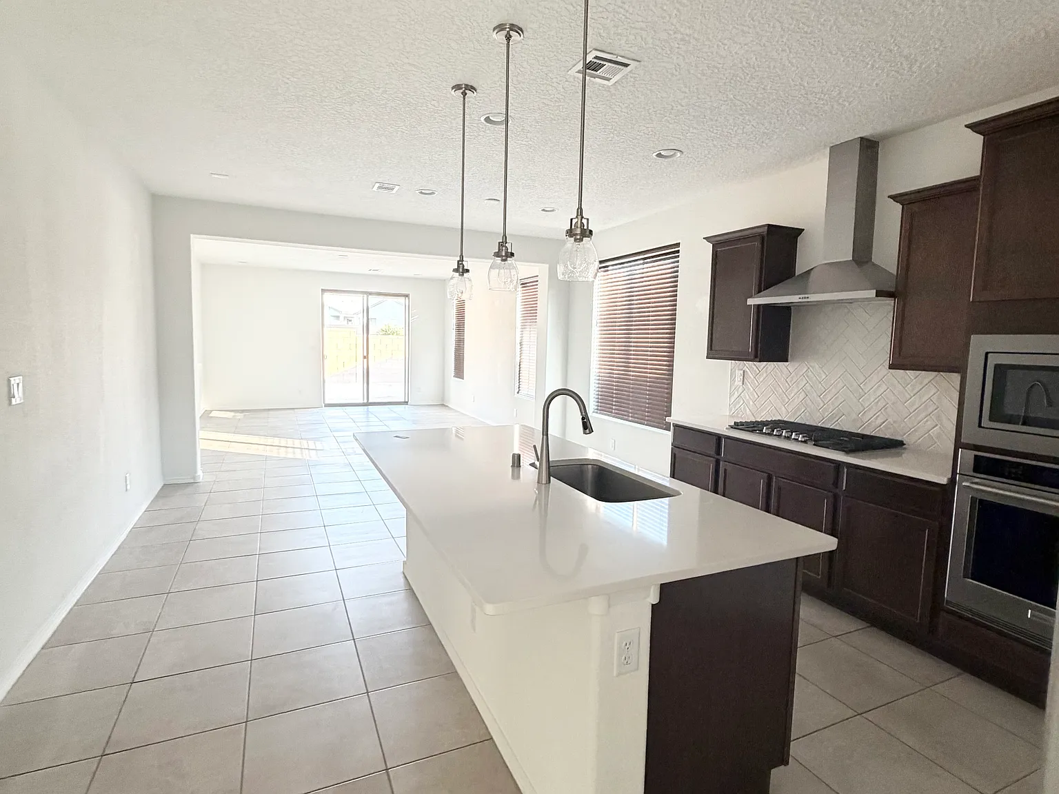 3 bed, 1785 sqft, $2,400 — Photo 4