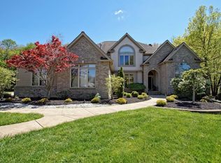 6980 Woodlands Ln, Solon, OH 44139