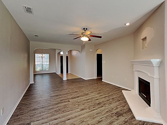 4th image of 2132 Caroline Dr