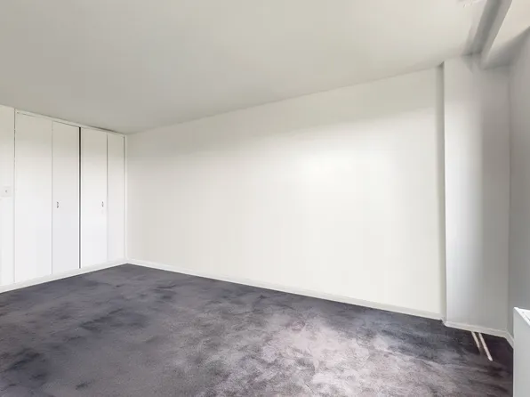 61-20 Grand Central Parkway image 8 of 18