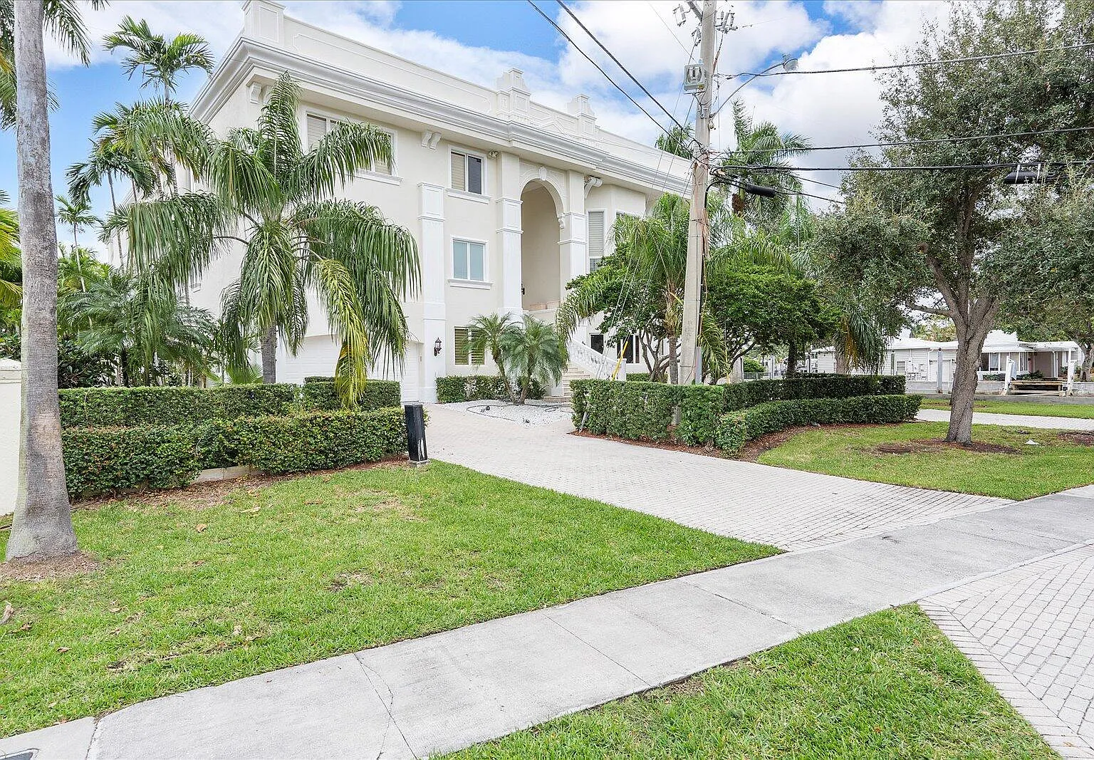 6 bed, 9.0 bath, 16371 sqft, $65,000 — Photo 1