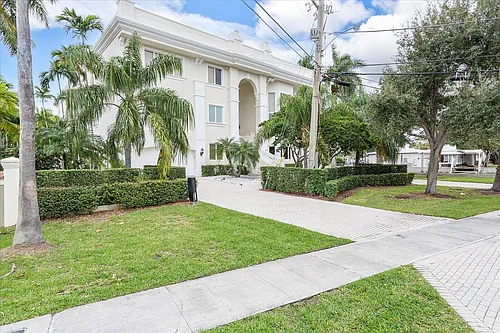 414 Riviera Isle Dr Photo 1