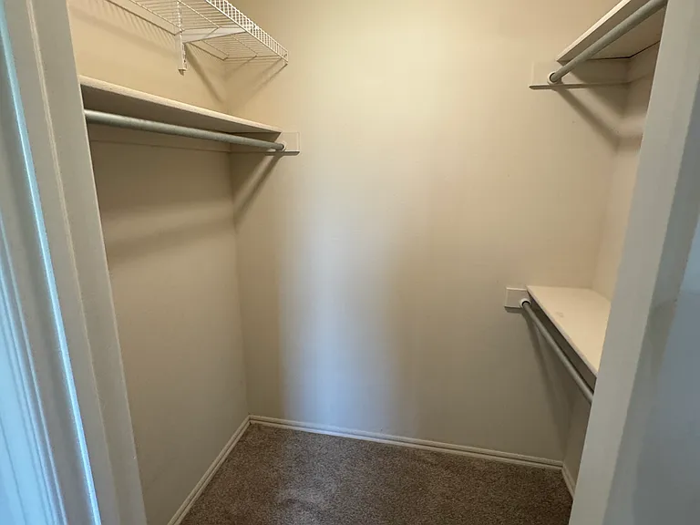 912 W Fargo St — Photo 32