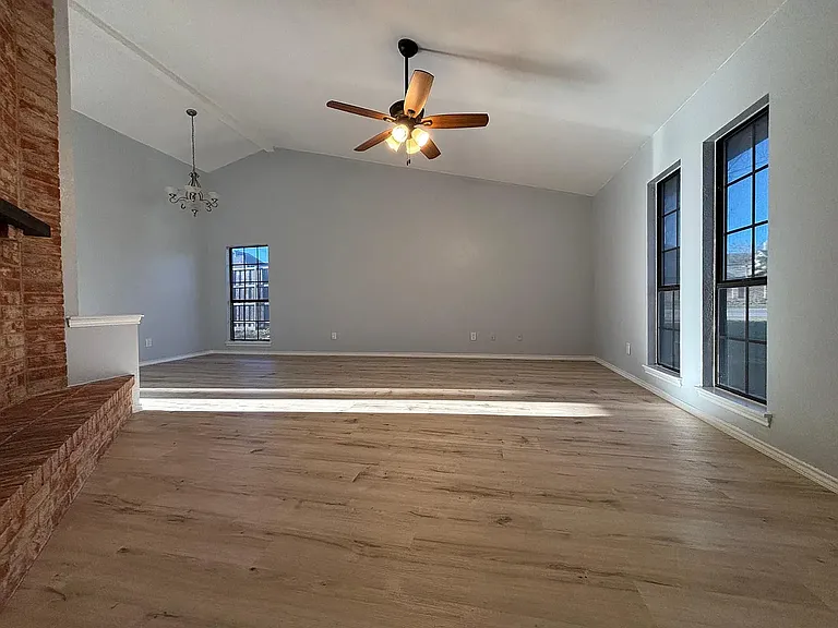 7921 Freeland Dr — Photo 12