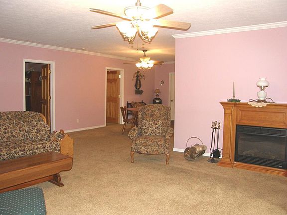 4th image of 1037 Bailey Ave