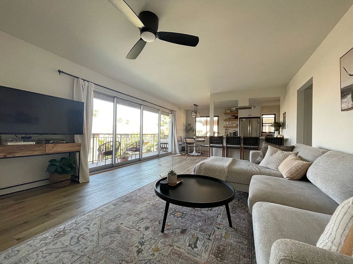 Building Photo - 5359 La Jolla Blvd #24