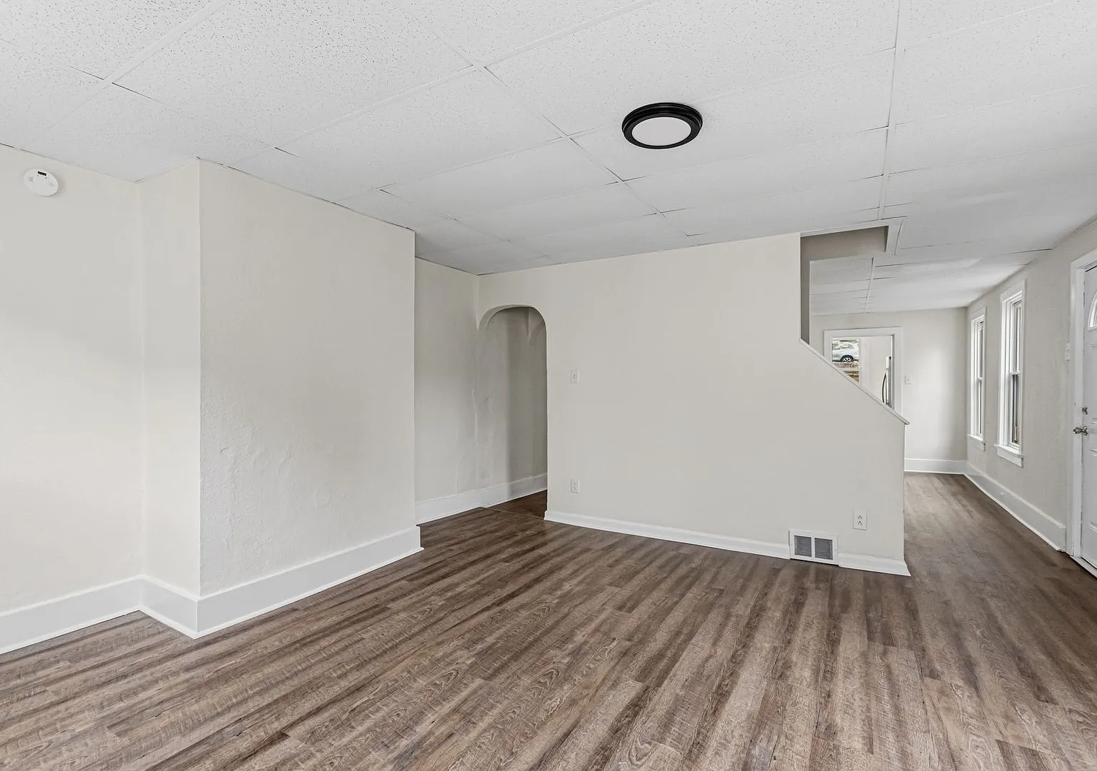 3 bed 1 bath - great location, updated, central air, laundry — Photo 1
