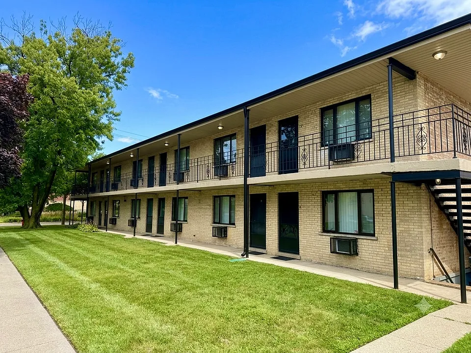 945 Troost Ave #7