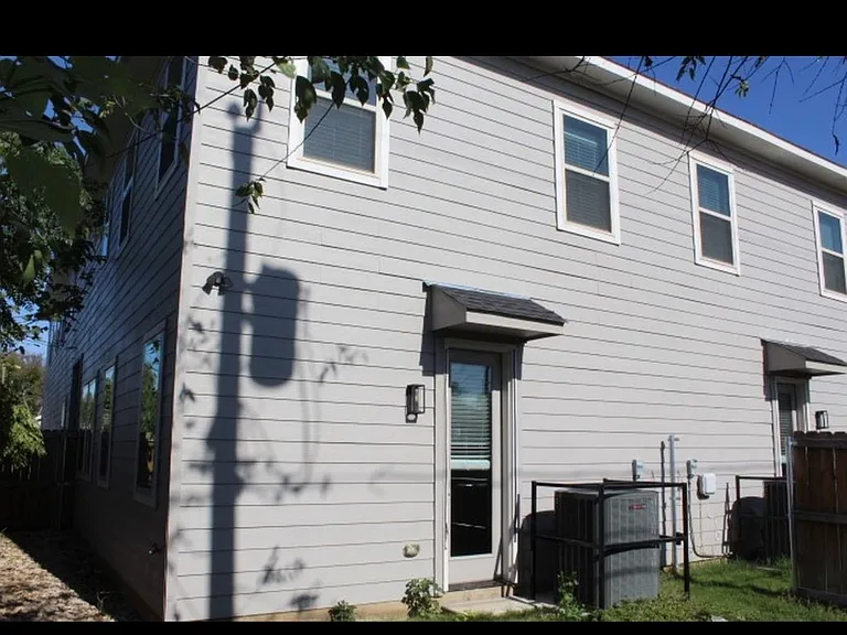 1630 E Davis Ave — Photo 14