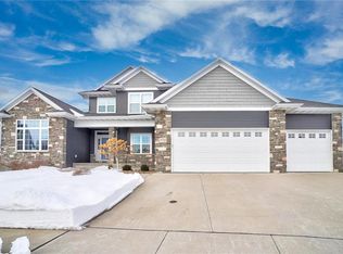 713 Adams Ct, Center Point, IA 52213