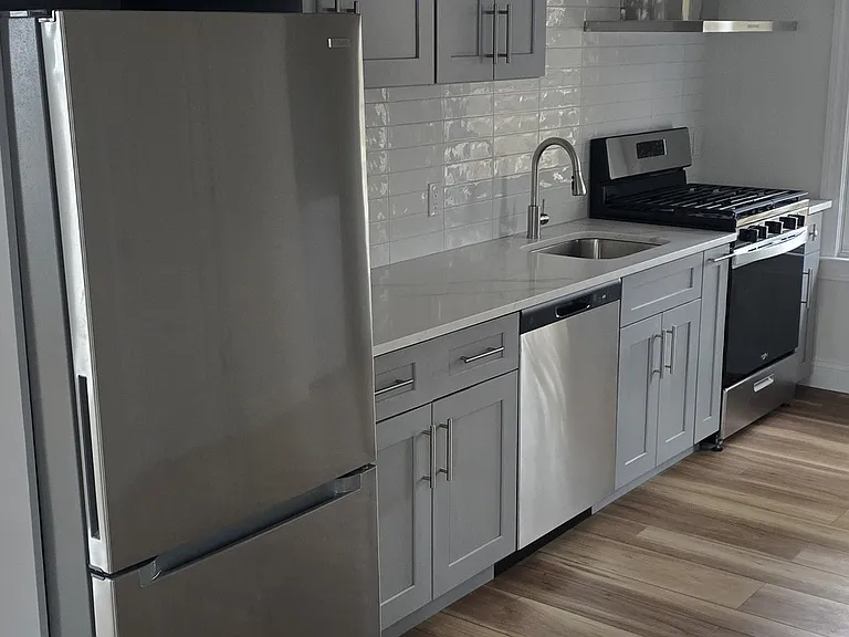 530 Jane St #2B — Photo 2