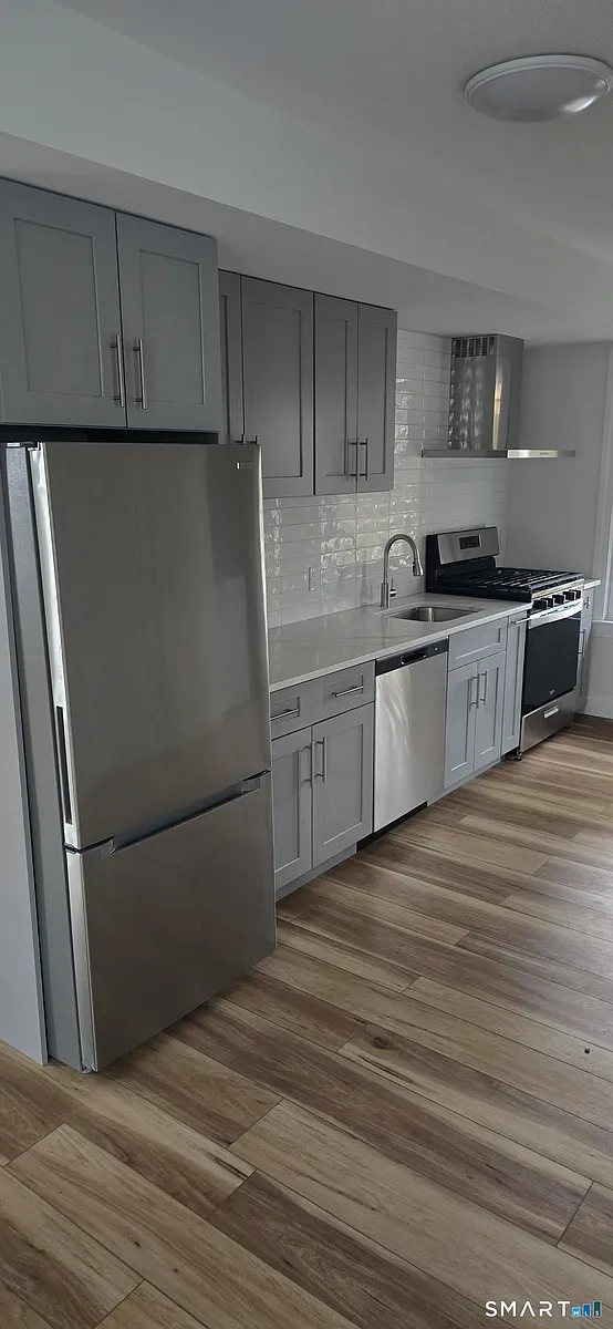 Building Photo - 530 Jane St #2B