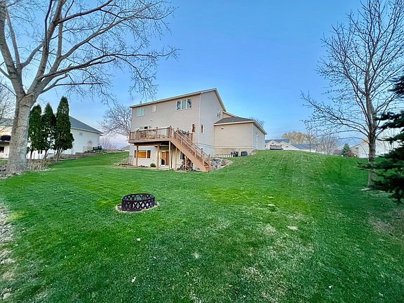 4th image of 641 Aspen Ave