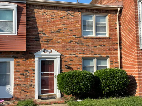 526 Harbour North Dr, Chesapeake, VA 23320