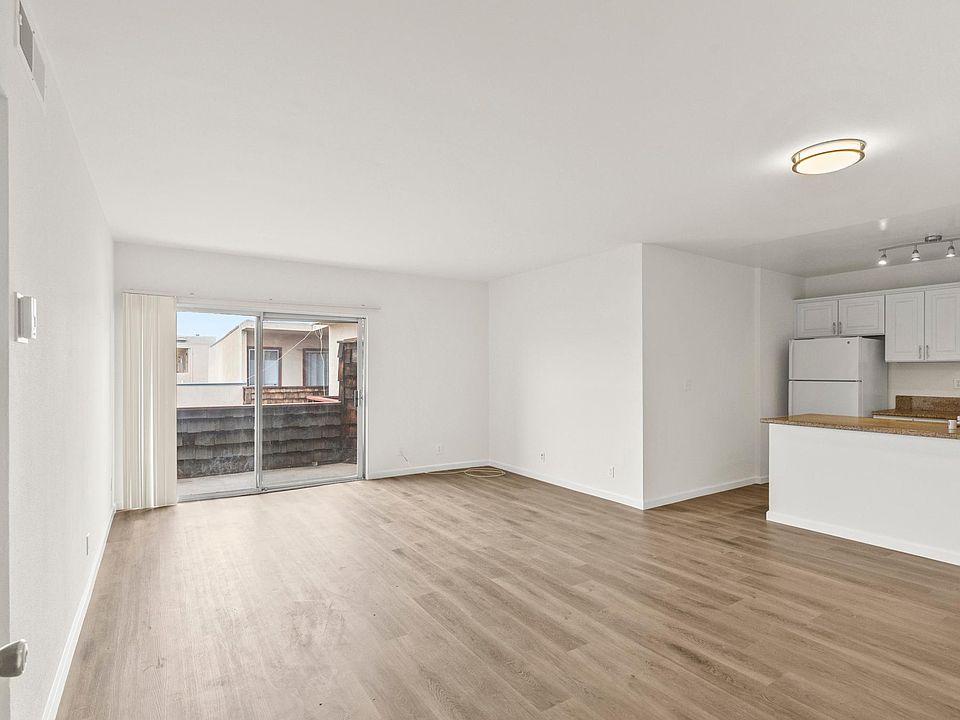 1st image of 5414 Newcastle Ave APT 54