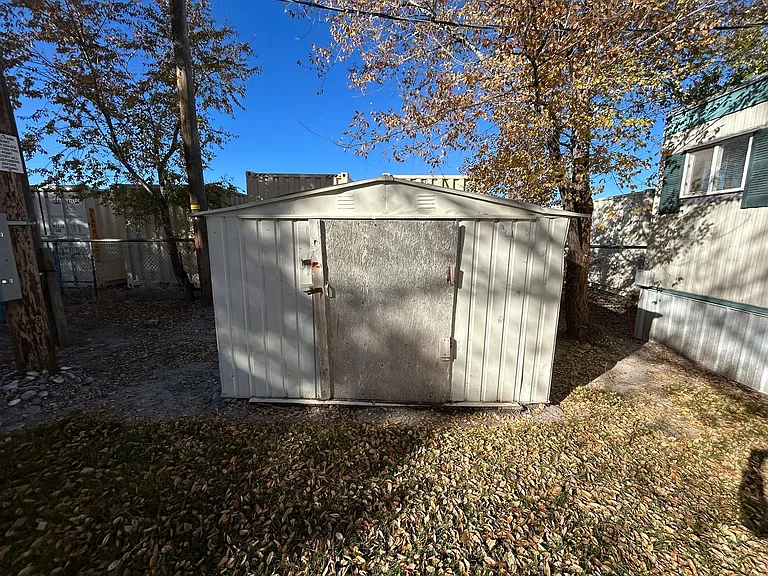 300 Linda Lee St — Photo 9