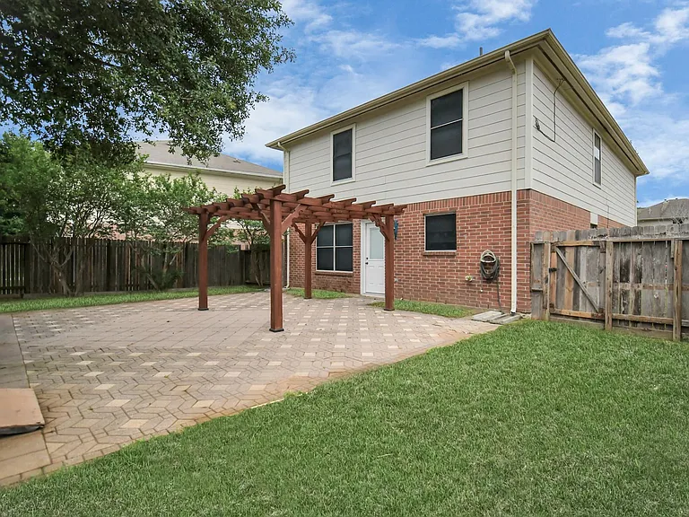3919 Rolling Springs Ln — Photo 5
