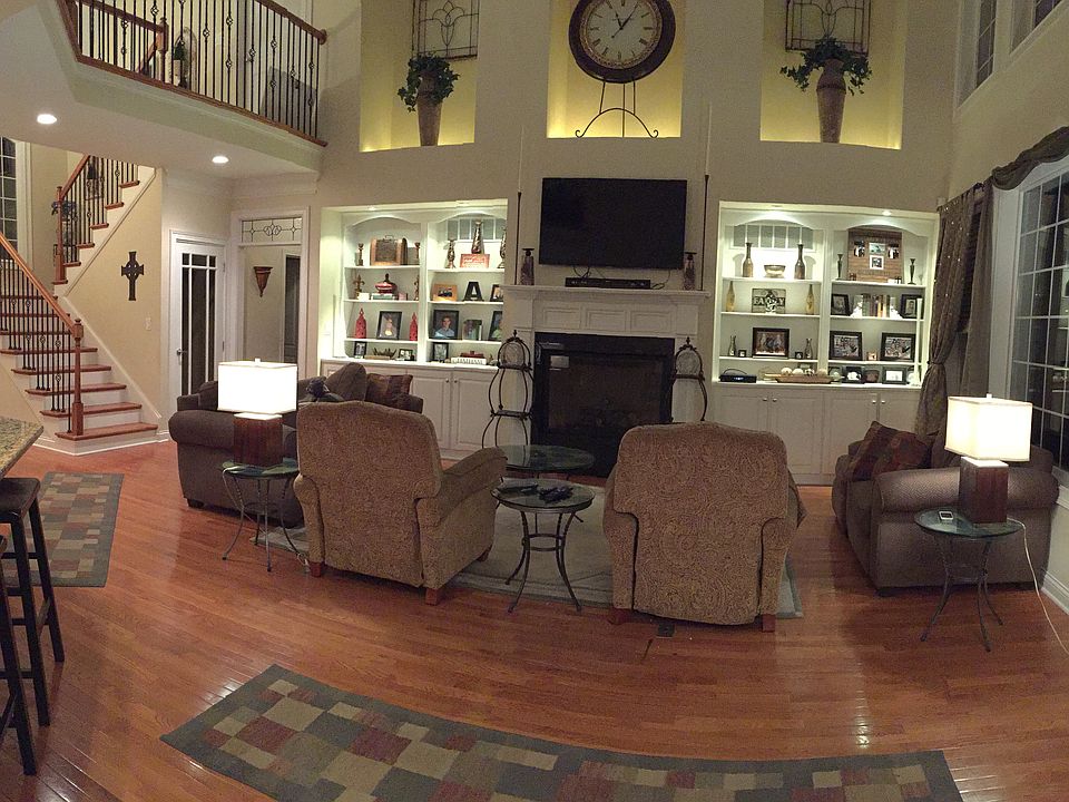 2nd image of 300 Ekoa Pl