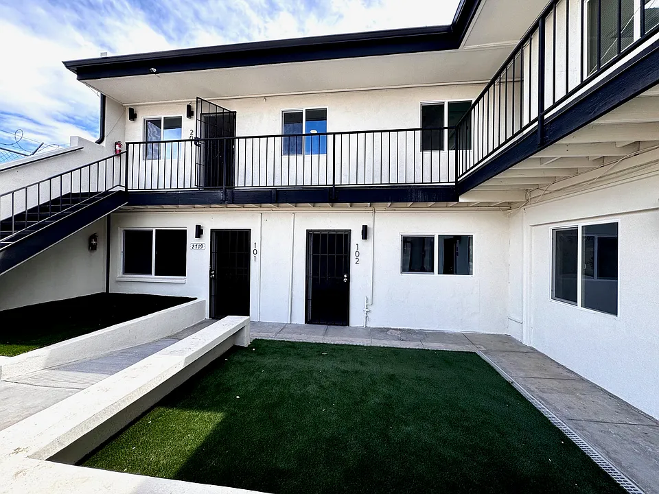 2719 W Maryland Ave #204
