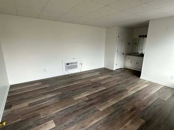 707 S Broadway St, Portland, TN 37148