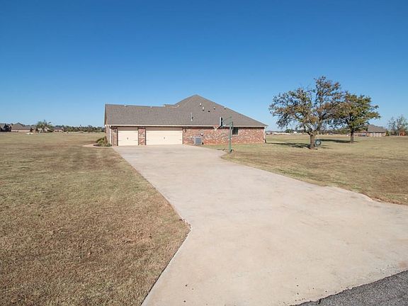 3rd image of 1820 Bermuda Dr
