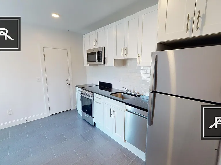 125 Sutherland Rd #L — Photo 1
