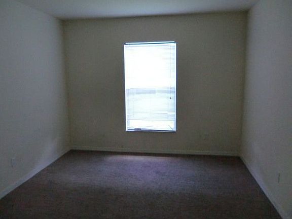 5th image of 304/306 Leeland Heights Blvd E