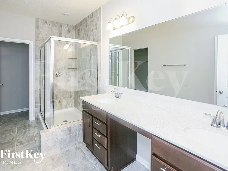 6612 Laurelwood Dr — Photo 8