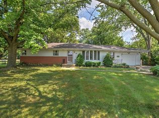 3810 E Glenwood Dr, Decatur, IL 62521