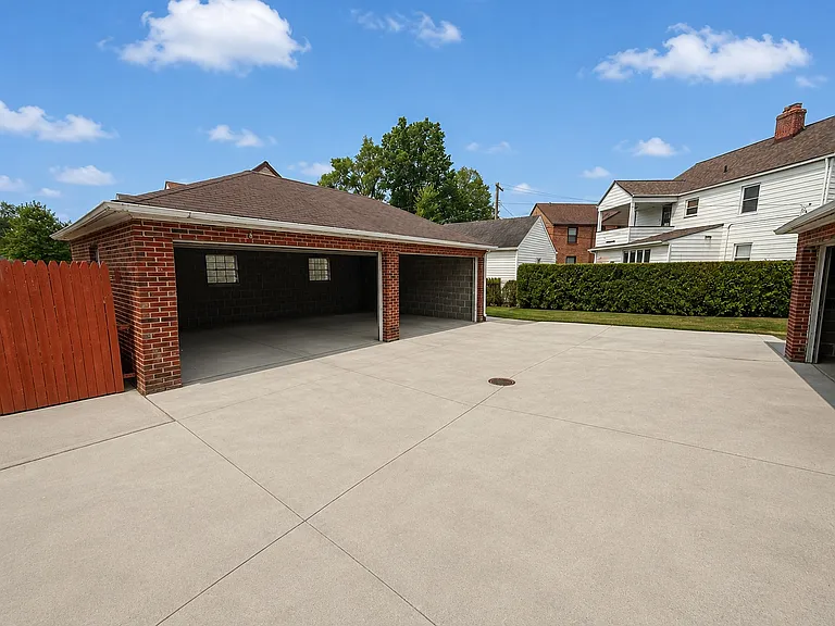 2295 Warrensville Center Rd #7 — Photo 9