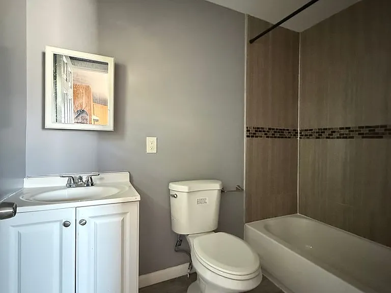 165 Central Pl — Photo 2