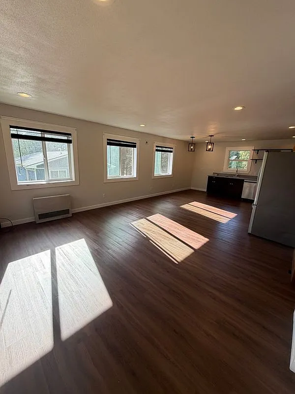 3 bed, 2.0 bath, 1080 sqft, $2,250 — Photo 1