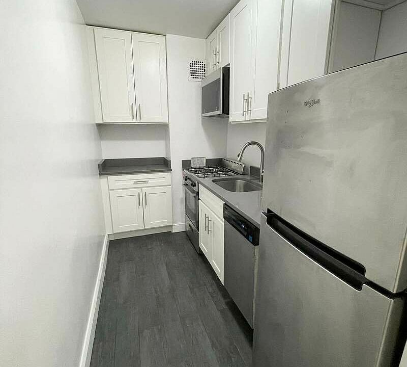 2nd image of 64-00 Saunders St APT 6
