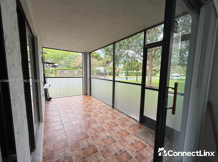 155 Lakeview Dr — Photo 6