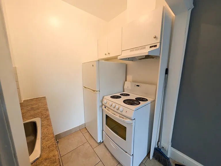 55 Wellington St S #2 — Photo 6