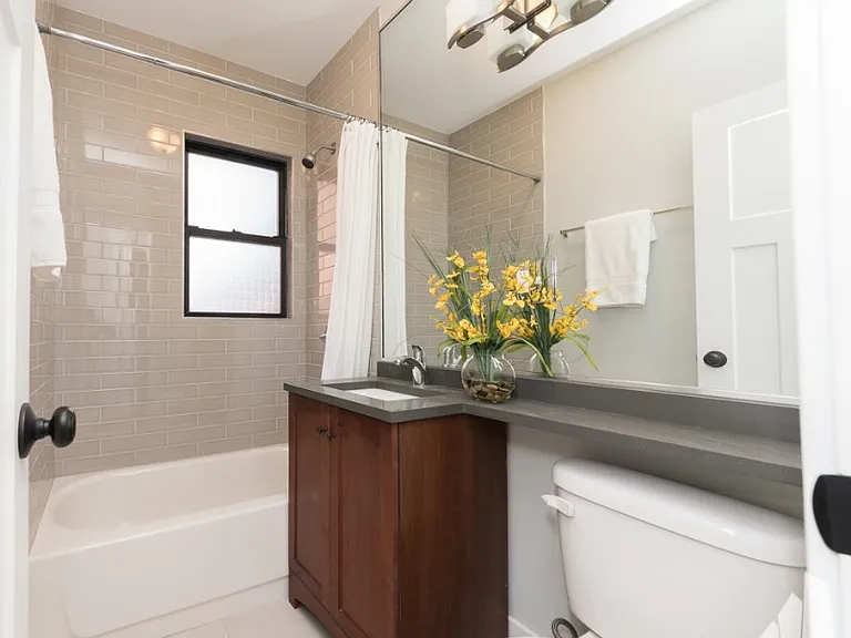 2915 N Mildred Ave #2 — Photo 2