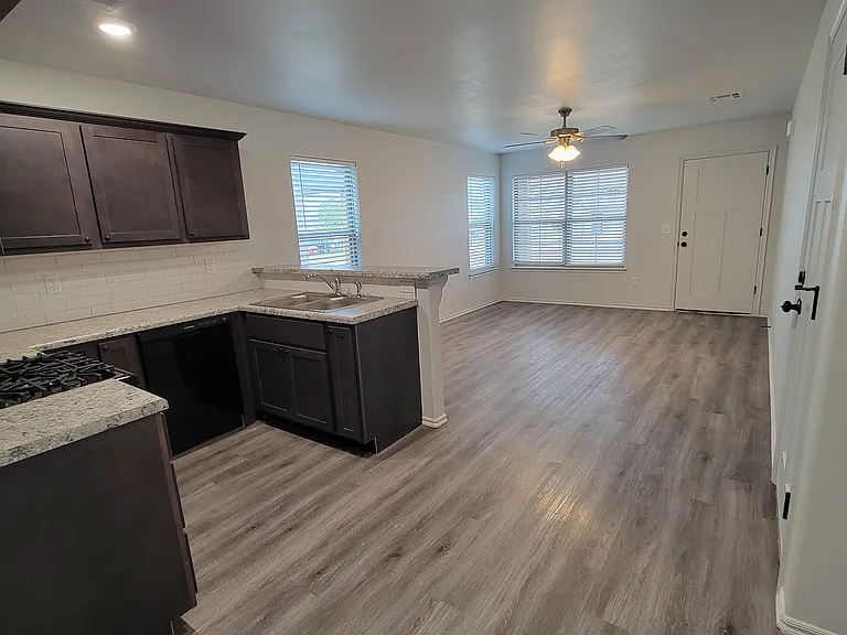 Valley View — Photo 3